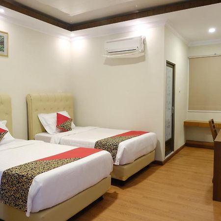 Joyful Hotel Tanjung Pandan Luaran gambar