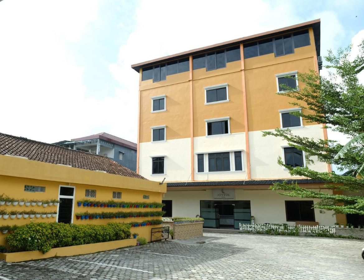 Joyful Hotel Tanjung Pandan Luaran gambar