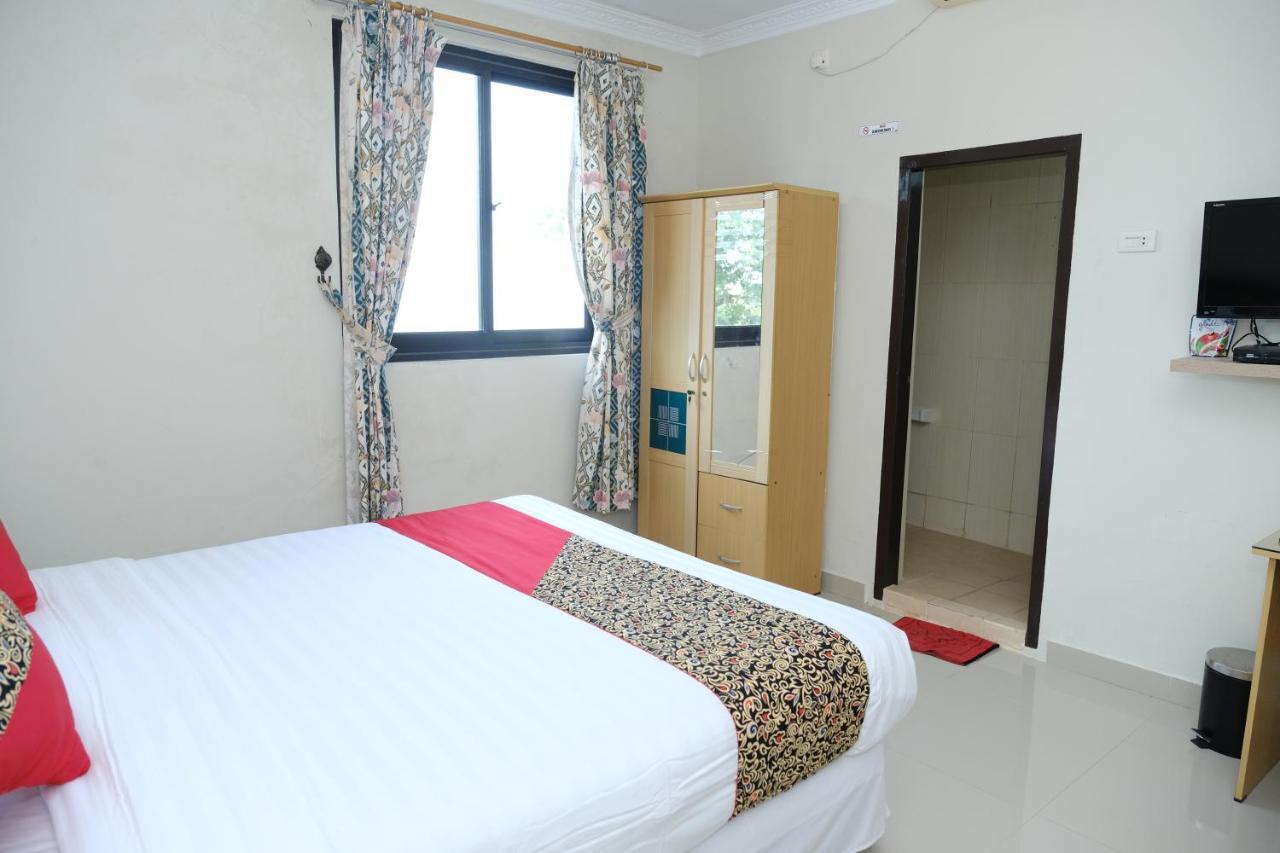 Joyful Hotel Tanjung Pandan Luaran gambar