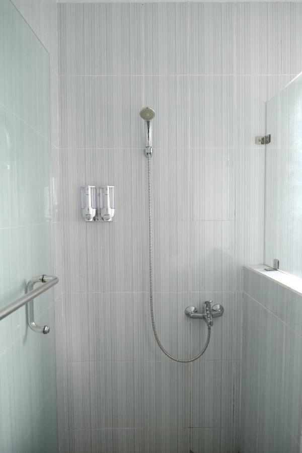 Joyful Hotel Tanjung Pandan Luaran gambar