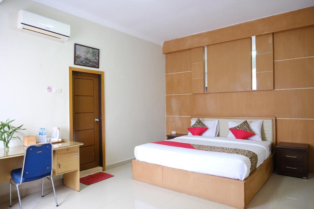 Joyful Hotel Tanjung Pandan Luaran gambar