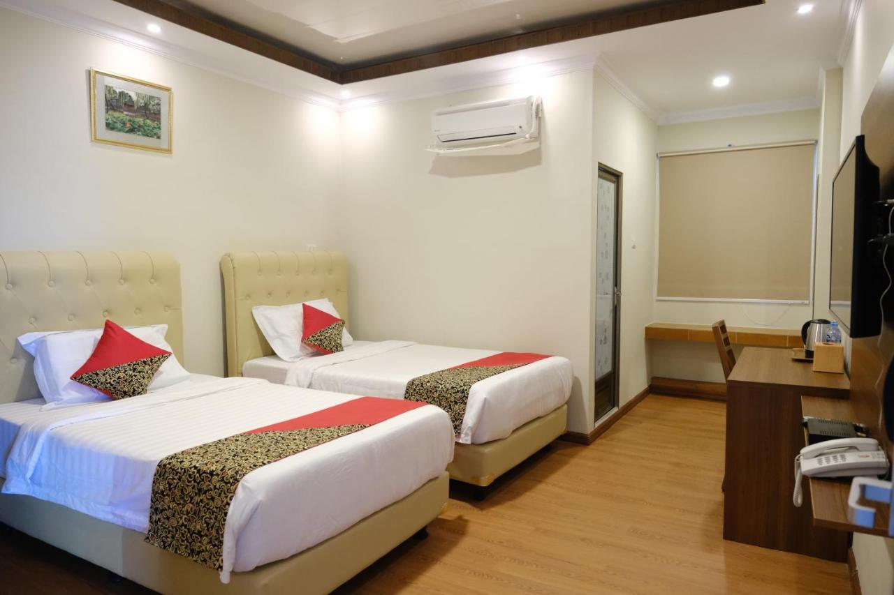 Joyful Hotel Tanjung Pandan Luaran gambar