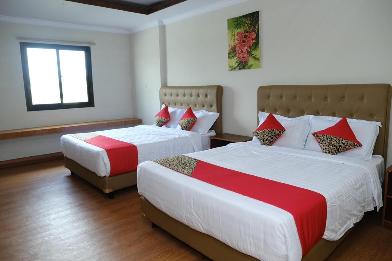 Joyful Hotel Tanjung Pandan Luaran gambar