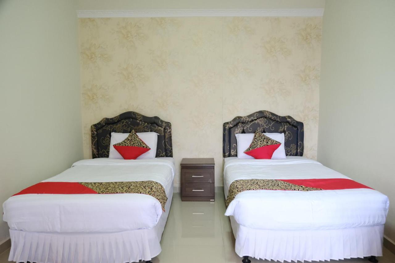 Joyful Hotel Tanjung Pandan Luaran gambar